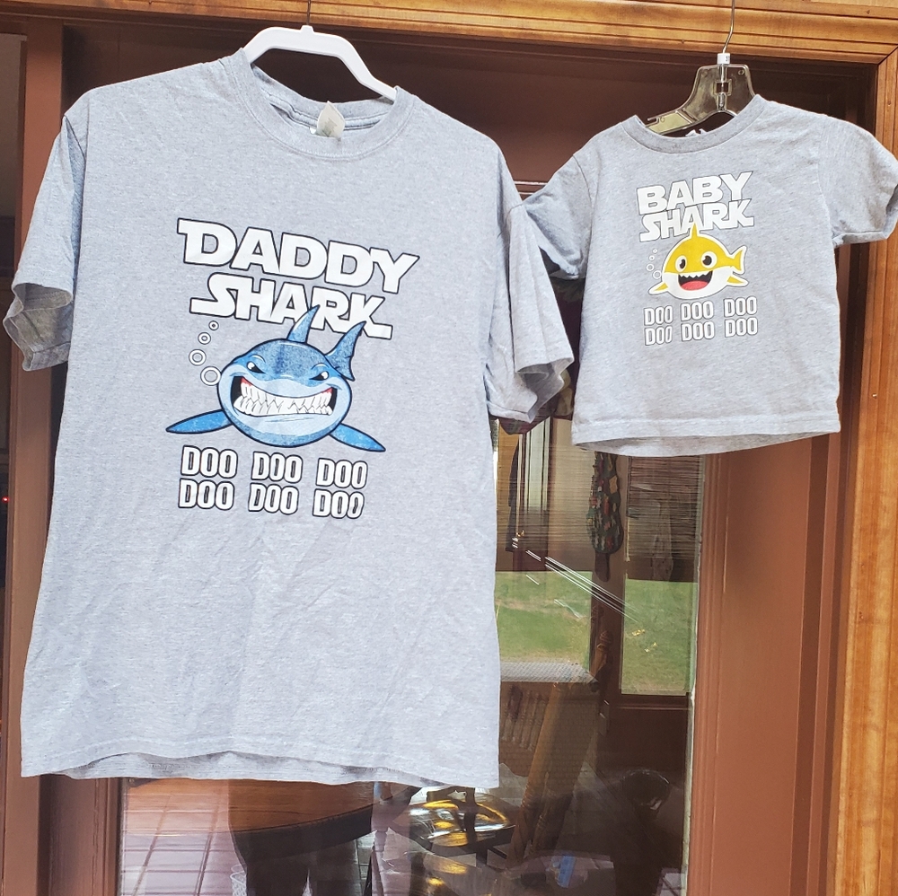 Daddy Shark & Baby Shark matching shirts Lg/Sz 3 - Picture 1 of 8